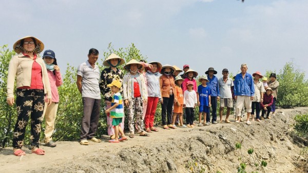 Hàng chục hộ gia đình cùng ông Phan Văn Ngời ở hành chục năm trên đất thu hồi nhưng không được đền bù