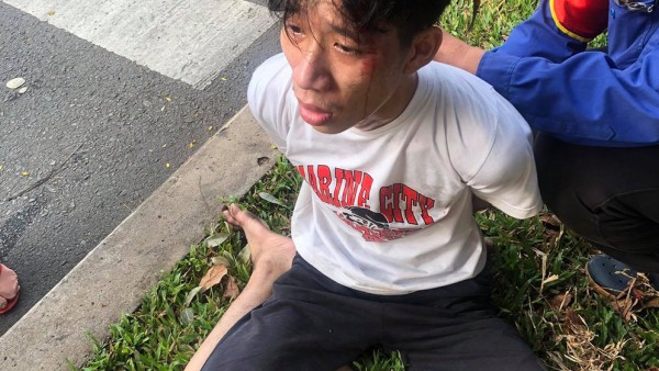 30 phút đối đầu kẻ ngáo đá trên xe buýt