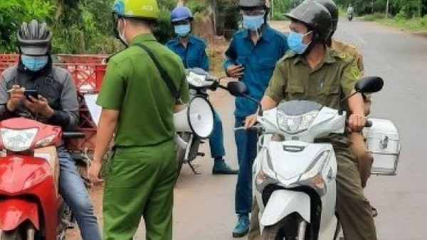 Cảnh giao thông nông thôn tỉnh Bà Rịa -Vũng Tàu ngày đầu thực hiện giãn cách theo Chỉ thị 16