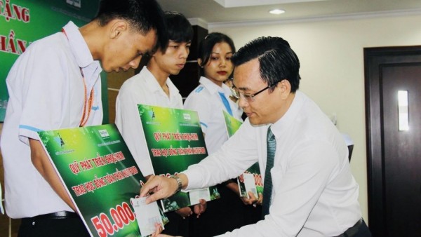 Đại học Quốc gia TP.HCM không phải nghỉ học nếu khó khăn về kinh tế