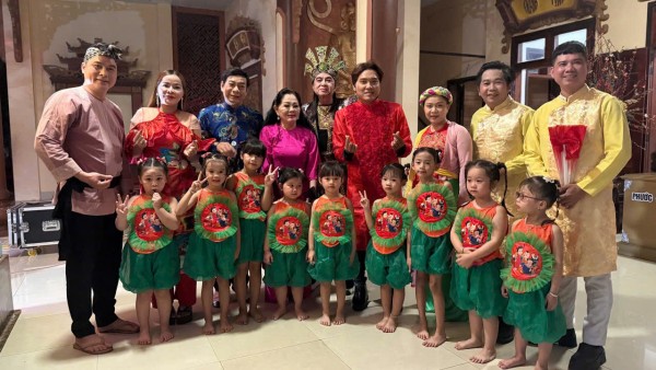 "ĐÊM HỘI TRĂNG RẰM" -  CÁC NGHỆ SĨ CHUNG TAY MANG NIỀM VUI CHO TRẺ EM VÙNG CAO
