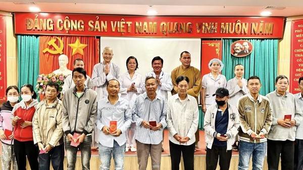 LAN TỎA YÊU THƯƠNG – TRAO 100 PHẦN QUÀ XUÂN ĐẾN BỆNH NHÂN TẠI BỆNH VIỆN VŨNG TÀU