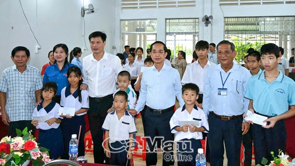 Mang tết Trung thu đến với trẻ em có hoàn cảnh đặc biệt