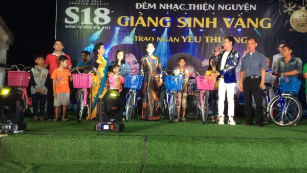 Ca sĩ Đào Huy Vũ - Thương hiệu Bia S18 đồng hành cùng người nghèo trong  “Đêm giáng sinh vàng”