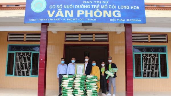 Công ty Cổ phần Táo vàng toàn cầu tiếp sức 2 tấn gạo cho hành trình “Hạt gạo nghĩa tình”