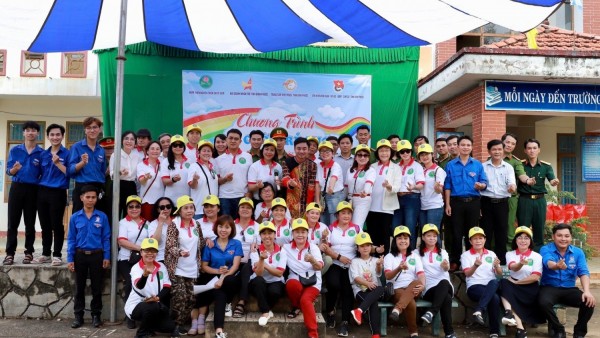 Hành trình du lịch thiện nguyện tại Bình Phước: Nở rộ những bông hoa nhân ái