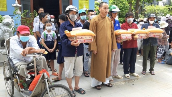 Vũng Tàu: Chùa Liên Trì trao 300 phần quà nhân mùa Vu lan - Báo hiếu