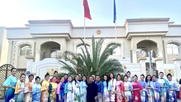 Đoàn doanh nhân cuộc thi Hoa hậu Doanh nhân Á – Âu 2022 đến thăm Đại sứ quán Việt Nam tại Dubai, các Tiểu Vương Quốc Ả Rập Thống Nhất