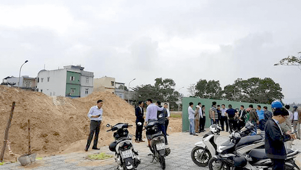 Cái giá phải trả khi nhiều người giàu lên từ đất