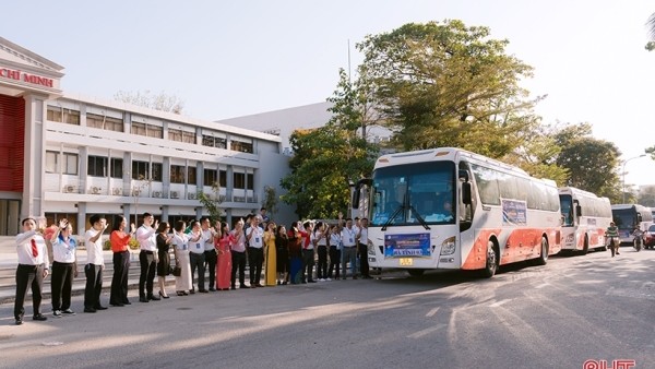 “Chuyến xe 0 đồng” đưa công nhân, sinh viên Hà Tĩnh khó khăn về quê đón tết