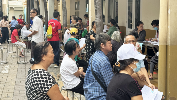 ẤM LÒNG BUỔI KHÁM BỆNH MIỄN PHÍ CHO NGƯỜI CAO TUỔI