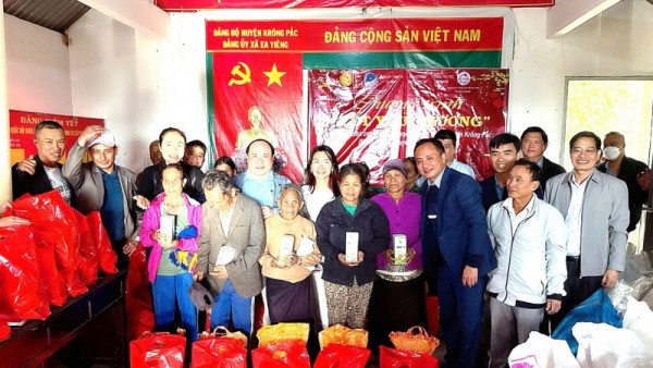 Đắk Lắk: Chương trình "Tết Yêu Thương 2025" mang Xuân đến buôn Cư Drang