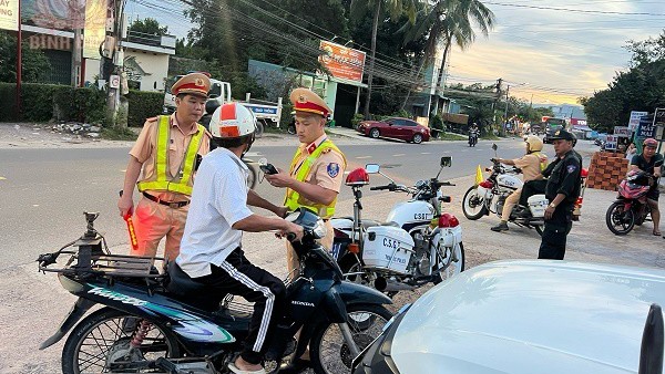 TRẠM CSGT TUY PHƯỚC: "LÁ CHẮN THÉP" NƠI CỬA NGÕ GIA LAI – TIẾNG LÒNG ĐƯỜNG PHỐ VÀ HÀNH ĐỘNG CỦA NGƯỜI THỰC THI