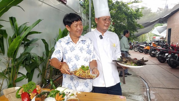 Kỷ lục gia Đinh Công Tường giao lưu cùng Chef Minh – đầu bếp nổi tiếng về ẩm thực Việt